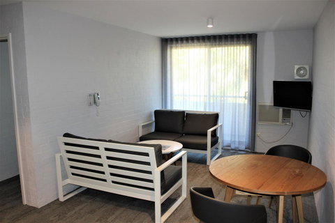 Atrium Hotel Mandurah - St Kilda Accommodation 4