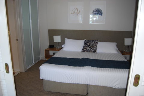 Absolute Beachfront Scarborough - St Kilda Accommodation 5