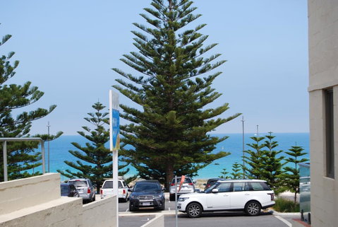 Absolute Beachfront Scarborough - St Kilda Accommodation 7
