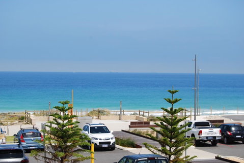 Absolute Beachfront Scarborough - St Kilda Accommodation 0