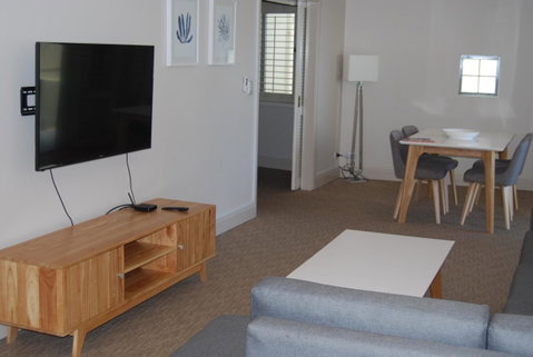 Absolute Beachfront Scarborough - St Kilda Accommodation 2