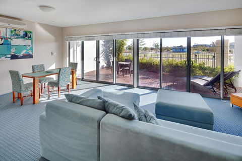 Seashells Mandurah - St Kilda Accommodation 9