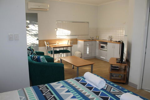 Mandurah Ocean Marina Chalets - St Kilda Accommodation 1