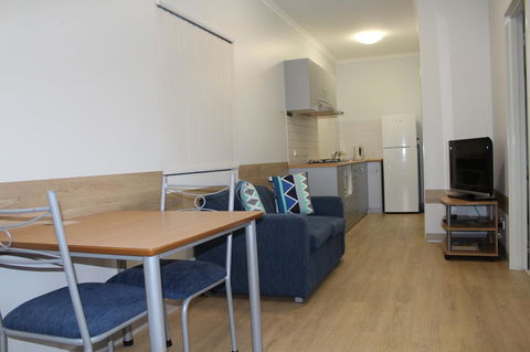 Mandurah Ocean Marina Chalets - St Kilda Accommodation 6