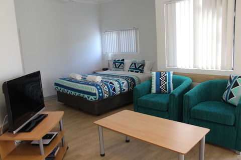 Mandurah Ocean Marina Chalets - St Kilda Accommodation 9