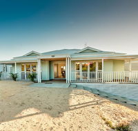 Blue Sky Escapes The Lookout Lancelin - St Kilda Accommodation