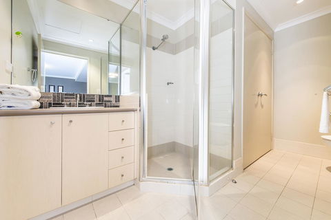 Subiaco Emporium Apartment - St Kilda Accommodation 12
