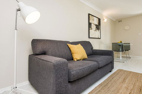 Townshend Rd - St Kilda Accommodation 40