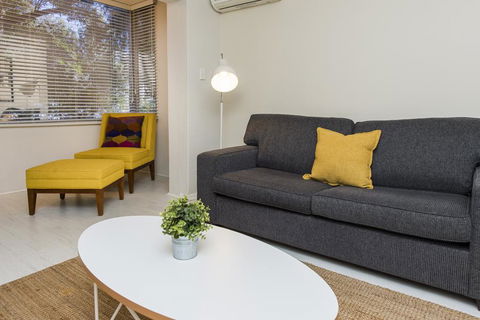 Townshend Rd - St Kilda Accommodation 37