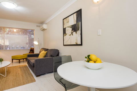 Townshend Rd - St Kilda Accommodation 33