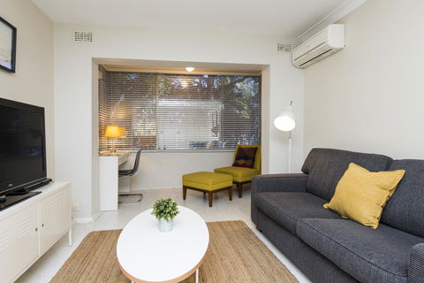 Townshend Rd - St Kilda Accommodation 0