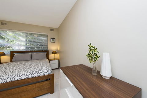 Townshend Rd - St Kilda Accommodation 23