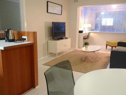Townshend Rd - St Kilda Accommodation 16