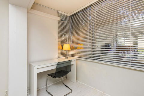 Townshend Rd - St Kilda Accommodation 9