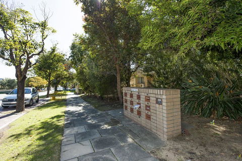Townshend Rd - St Kilda Accommodation 34