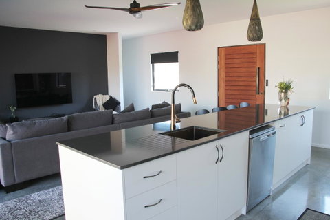 Bayside Luxury Escape Busselton - St Kilda Accommodation 7