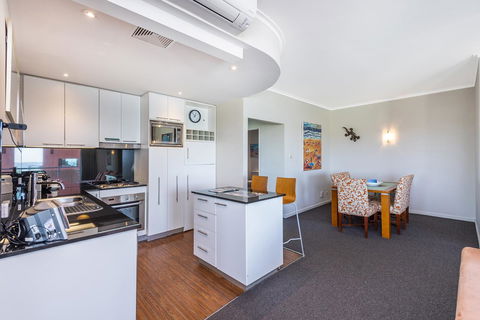 A 406 FANTASTIC OCEAN BEACH And MARINA VIEW APT - MANDURAH - St Kilda Accommodation 21