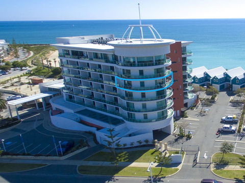 A 406 FANTASTIC OCEAN BEACH And MARINA VIEW APT - MANDURAH - St Kilda Accommodation 24