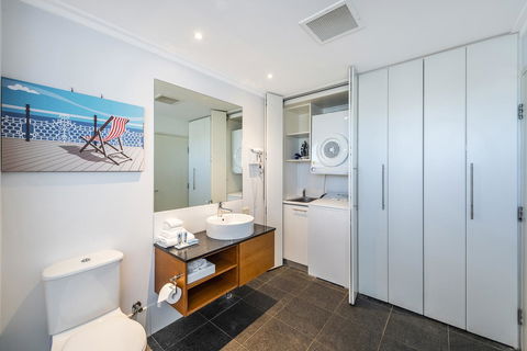 A 406 FANTASTIC OCEAN BEACH And MARINA VIEW APT - MANDURAH - St Kilda Accommodation 15