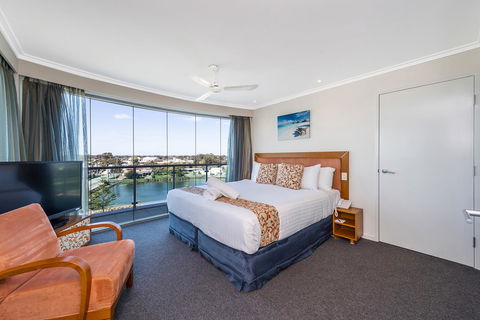 A 406 FANTASTIC OCEAN BEACH And MARINA VIEW APT - MANDURAH - St Kilda Accommodation 12
