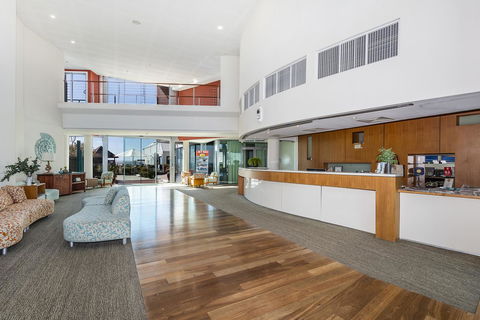 A 406 FANTASTIC OCEAN BEACH And MARINA VIEW APT - MANDURAH - St Kilda Accommodation 6