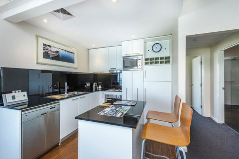 A 406 FANTASTIC OCEAN BEACH And MARINA VIEW APT - MANDURAH - St Kilda Accommodation 19