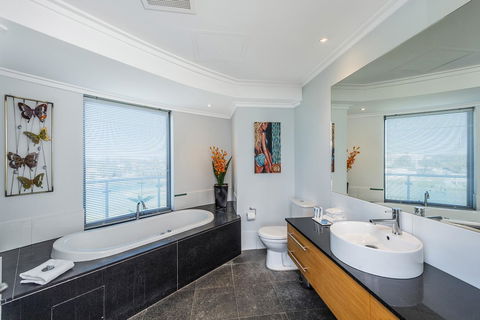 A 406 FANTASTIC OCEAN BEACH And MARINA VIEW APT - MANDURAH - St Kilda Accommodation 14