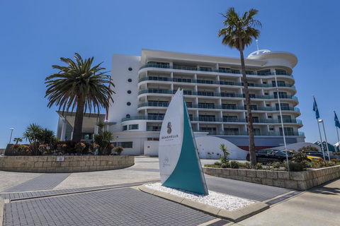 A 406 FANTASTIC OCEAN BEACH And MARINA VIEW APT - MANDURAH - St Kilda Accommodation 3