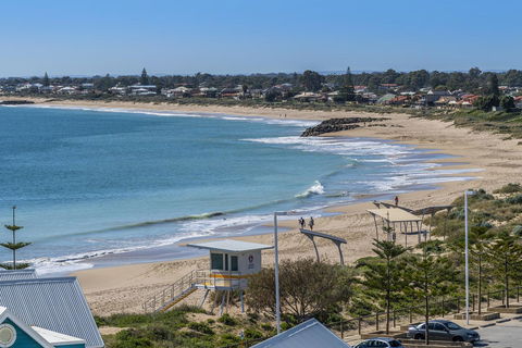 A 406 FANTASTIC OCEAN BEACH And MARINA VIEW APT - MANDURAH - St Kilda Accommodation 5