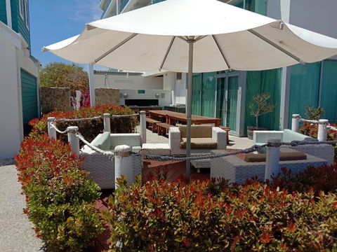 A 406 FANTASTIC OCEAN BEACH And MARINA VIEW APT - MANDURAH - St Kilda Accommodation 8