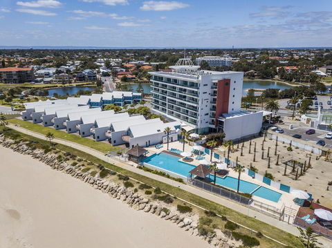 A 406 FANTASTIC OCEAN BEACH And MARINA VIEW APT - MANDURAH - St Kilda Accommodation 7