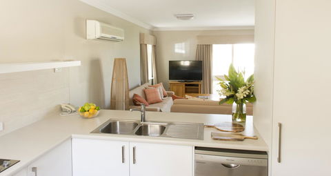 The Marina Hotel - Mindarie - St Kilda Accommodation 24