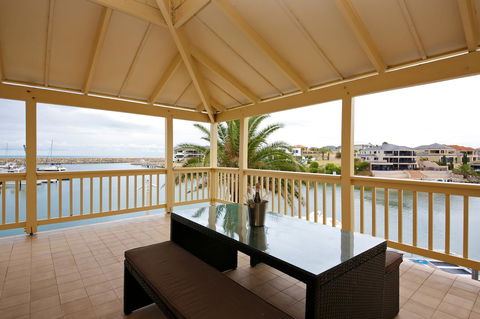 The Marina Hotel - Mindarie - St Kilda Accommodation 7