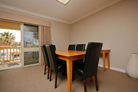 The Marina Hotel - Mindarie - St Kilda Accommodation 11