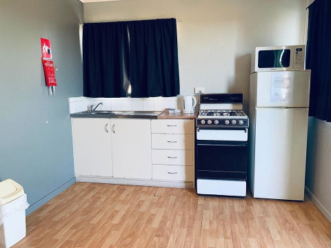Shark Bay Cottages - St Kilda Accommodation 15