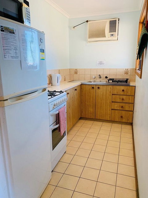 Shark Bay Cottages - St Kilda Accommodation 3