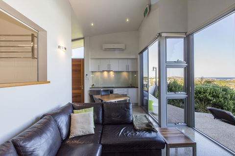 Aquatic Visions - St Kilda Accommodation 10