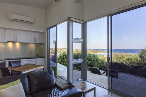 Aquatic Visions - St Kilda Accommodation 13