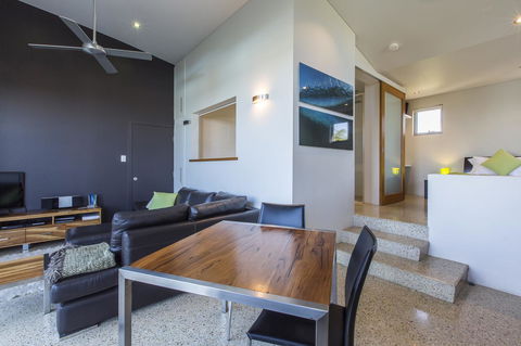 Aquatic Visions - St Kilda Accommodation 11