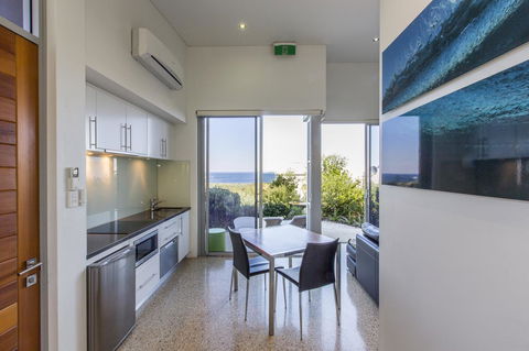 Aquatic Visions - St Kilda Accommodation 9