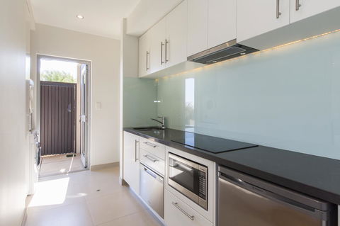 Aquatic Visions - St Kilda Accommodation 20