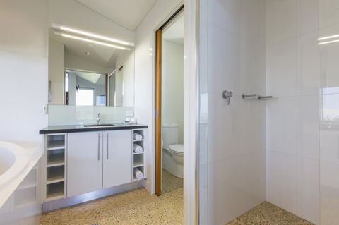 Aquatic Visions - St Kilda Accommodation 6