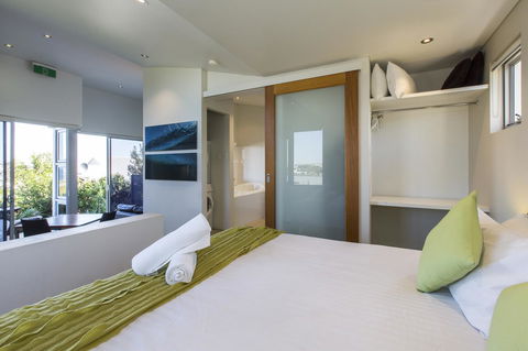 Aquatic Visions - St Kilda Accommodation 2