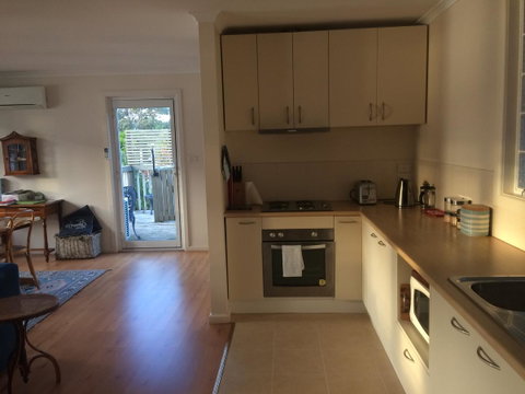 Anchorage Waterfront Retreat - St Kilda Accommodation 4