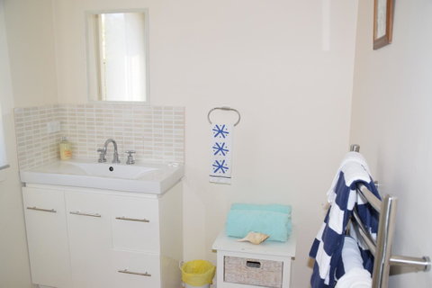 Anchorage Waterfront Retreat - St Kilda Accommodation 13