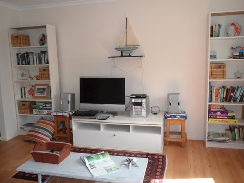 Anchorage Waterfront Retreat - St Kilda Accommodation 8