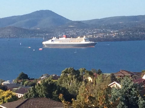 Million Dollar Views - St Kilda Accommodation 9