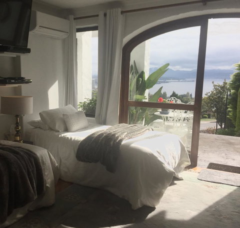Million Dollar Views - St Kilda Accommodation 31