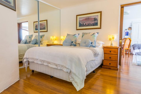 Million Dollar Views - St Kilda Accommodation 25