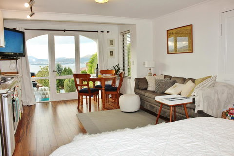 Million Dollar Views - St Kilda Accommodation 32